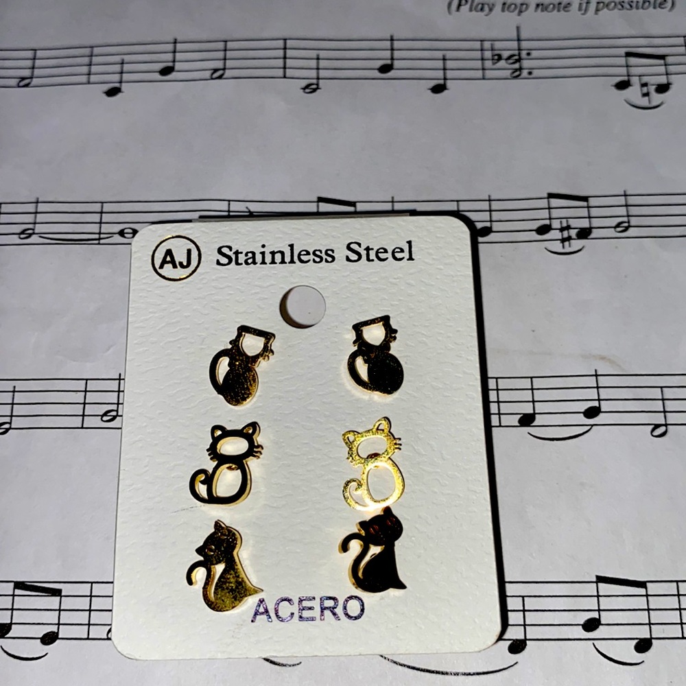 Cat 🐱 gold earrings